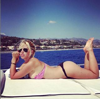 Wanda Nara feet photo thumbnail