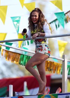 Jennifer Lopez feet photo thumbnail