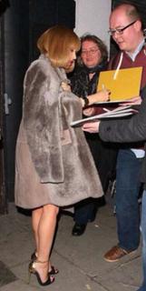 Kylie Minogue feet photo thumbnail