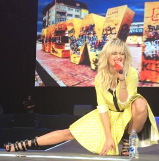 Rita Ora feet photo thumbnail