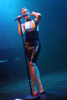 Kylie Minogue feet photo thumbnail