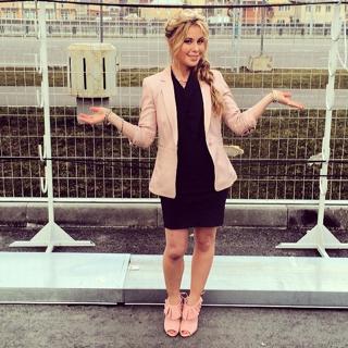 Tara Lipinski feet photo thumbnail