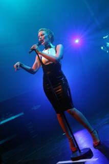 Kylie Minogue feet photo thumbnail