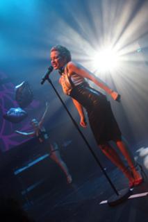 Kylie Minogue feet photo thumbnail