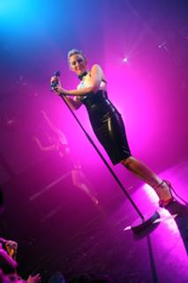 Kylie Minogue feet photo thumbnail