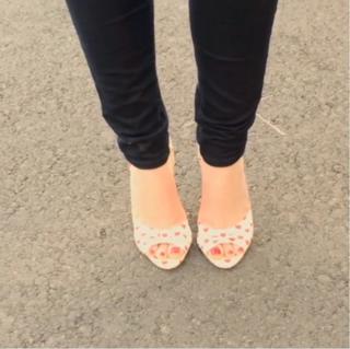 Tara Lipinski feet photo thumbnail