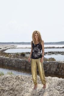 Shakira feet photo thumbnail