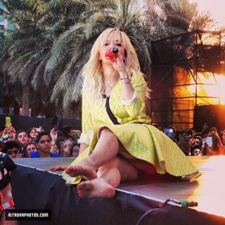Rita Ora feet photo thumbnail