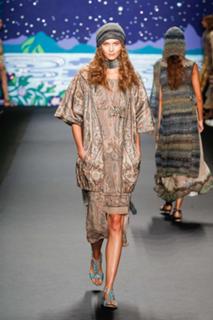 Karlie Kloss feet photo thumbnail