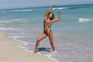 Jennifer Nicole Lee feet photo thumbnail