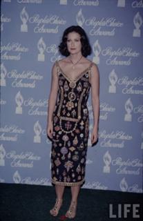 Demi Moore feet photo thumbnail