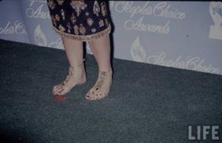 Demi Moore feet photo thumbnail