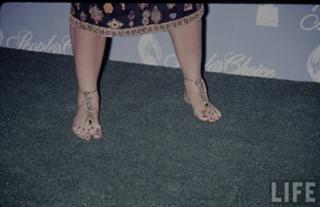 Demi Moore feet photo thumbnail