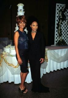 Halle Berry feet photo thumbnail