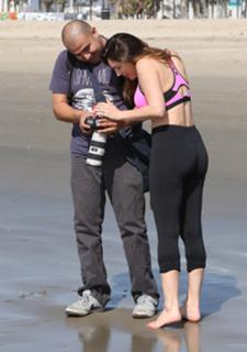 Kelly Brook feet photo thumbnail