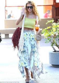 AnnaLynne McCord feet photo thumbnail