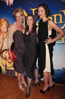 Emma Thompson feet photo thumbnail