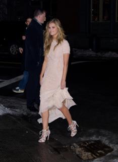 Nina Agdal feet photo thumbnail