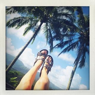 Rosie Huntington-Whiteley feet photo thumbnail