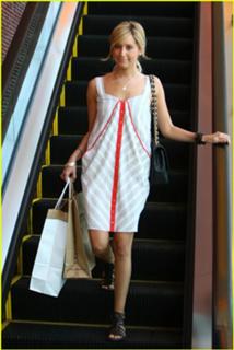 Ashley Tisdale feet photo thumbnail