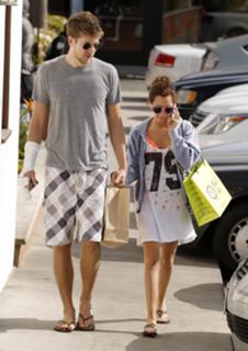 Ashley Tisdale feet photo thumbnail