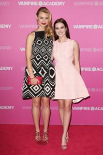 Zoey Deutch feet photo thumbnail