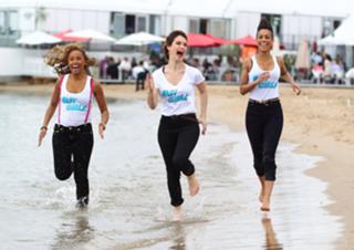 Lily James feet photo thumbnail