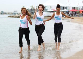 Lily James feet photo thumbnail