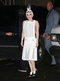 Lady Gaga feet photo thumbnail