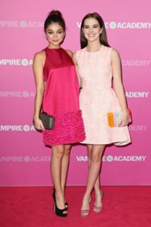 Sarah Hyland feet photo thumbnail