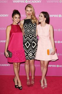 Sarah Hyland feet photo thumbnail