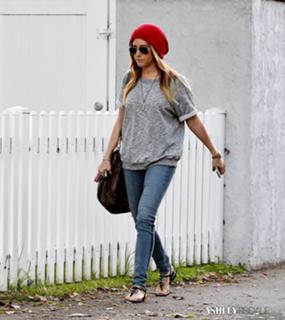 Ashley Tisdale feet photo thumbnail