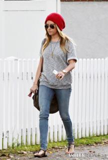 Ashley Tisdale feet photo thumbnail