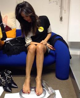 Caterina Balivo feet photo thumbnail