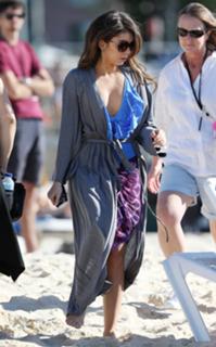 Sarah Hyland feet photo thumbnail