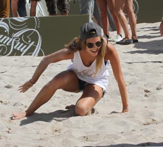 Nina Agdal feet photo thumbnail