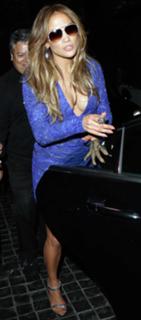Jennifer Lopez feet photo thumbnail