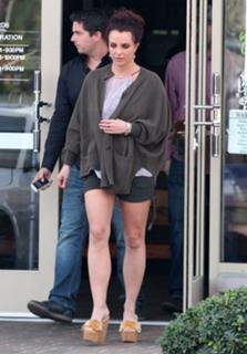 Britney Spears feet photo thumbnail