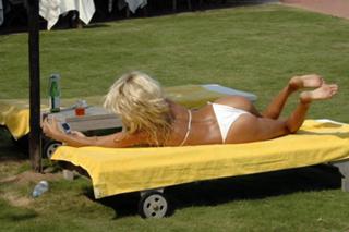 Victoria Silvstedt feet photo thumbnail