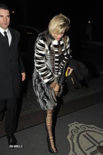 Rita Ora feet photo thumbnail