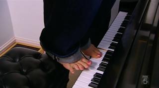 Carrie Underwood feet photo thumbnail