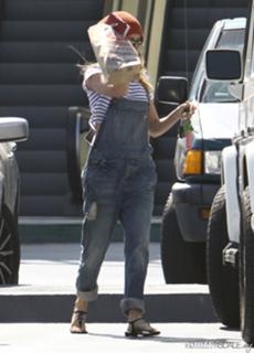 Ashley Tisdale feet photo thumbnail