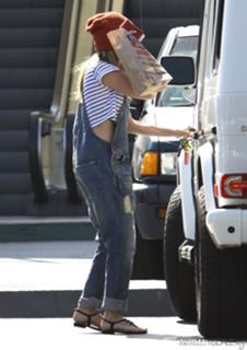 Ashley Tisdale feet photo thumbnail