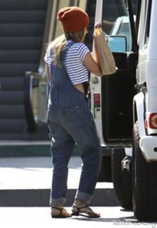 Ashley Tisdale feet photo thumbnail