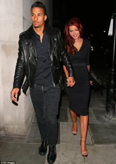 Helen Flanagan feet photo thumbnail