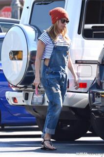 Ashley Tisdale feet photo thumbnail