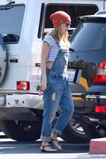 Ashley Tisdale feet photo thumbnail
