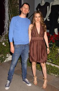 Alicia Silverstone feet photo thumbnail