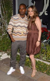 Alicia Silverstone feet photo thumbnail