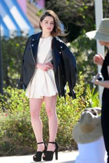 Emilia Clarke feet photo thumbnail